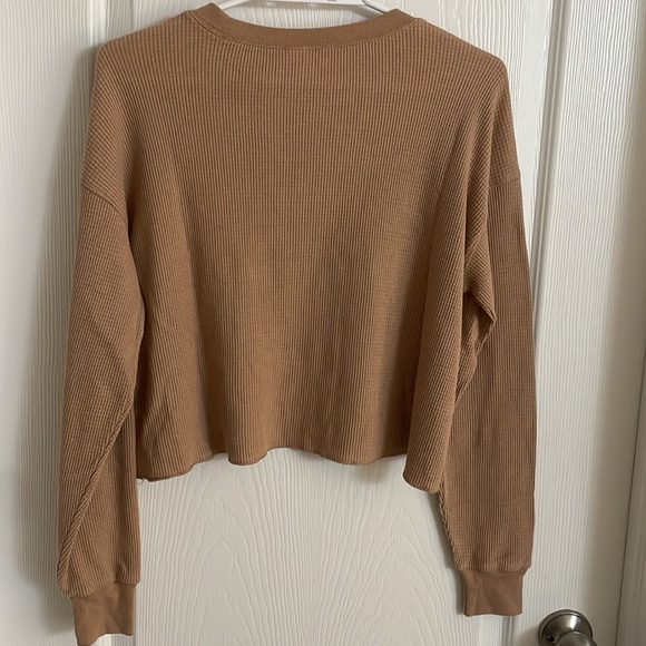 Aritzia TNA Thermal Top Size XS Excellent Condition. - Picture 5 of 7